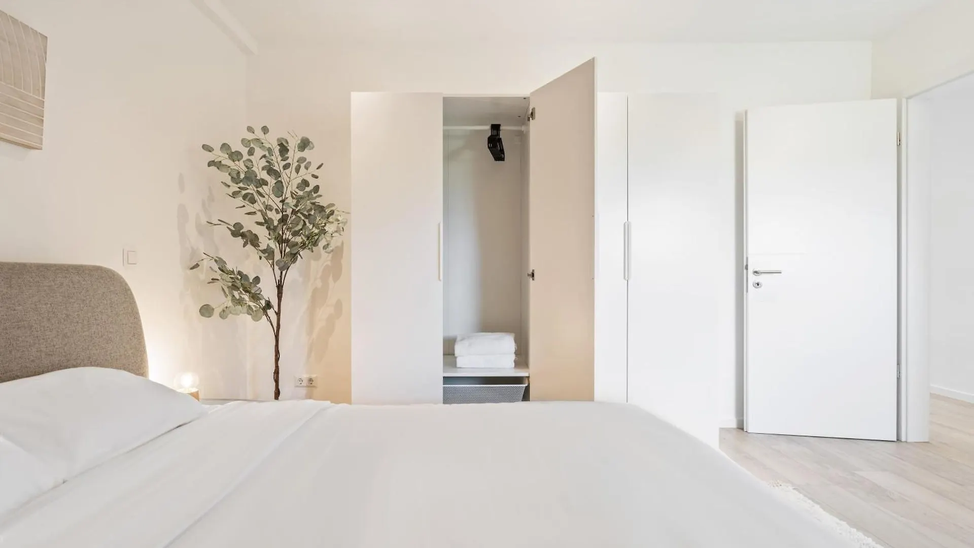 Modern 2Br Apartment In Bivange With Balcony, Wi-Fi, Free Parking Roeser 0*,