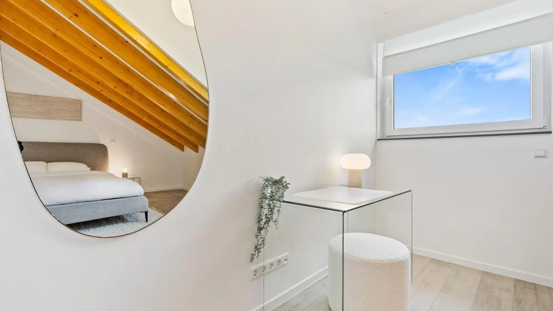 Modern 2Br Apartment In Bivange With Balcony, Wi-Fi, Free Parking Roeser
