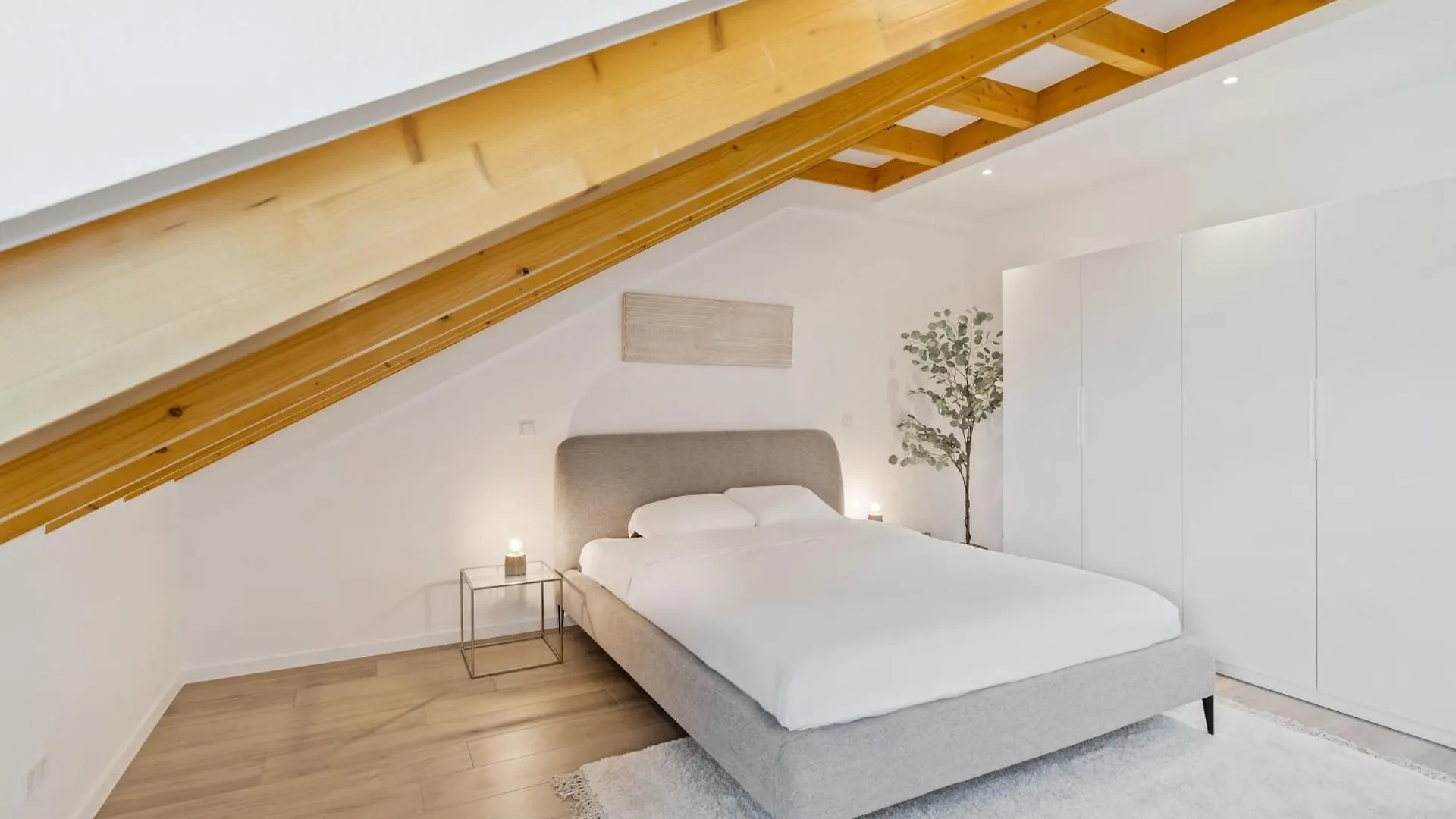 Modern 2Br Apartment In Bivange With Balcony, Wi-Fi, Free Parking Roeser
