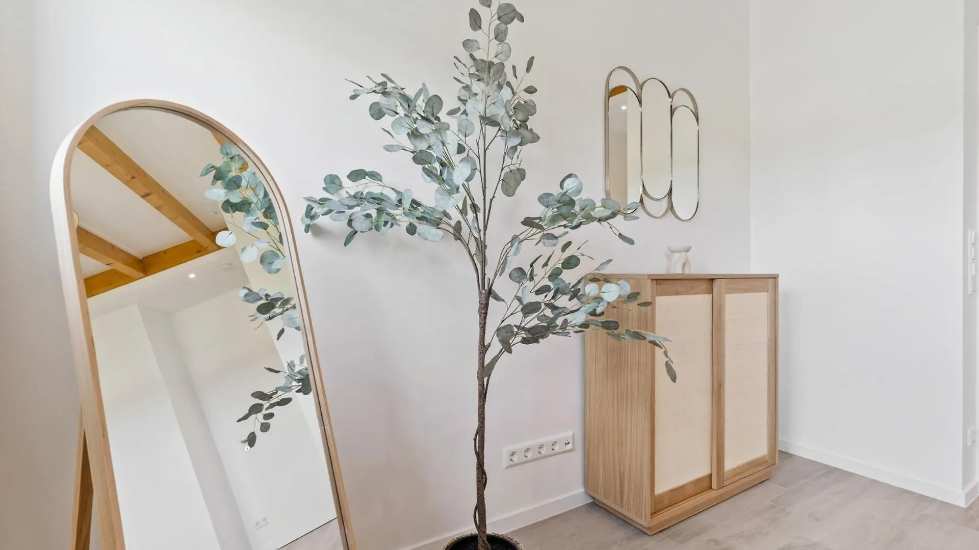 Modern 2Br Apartment In Bivange With Balcony, Wi-Fi, Free Parking Roeser 0*,  Luxemburgo