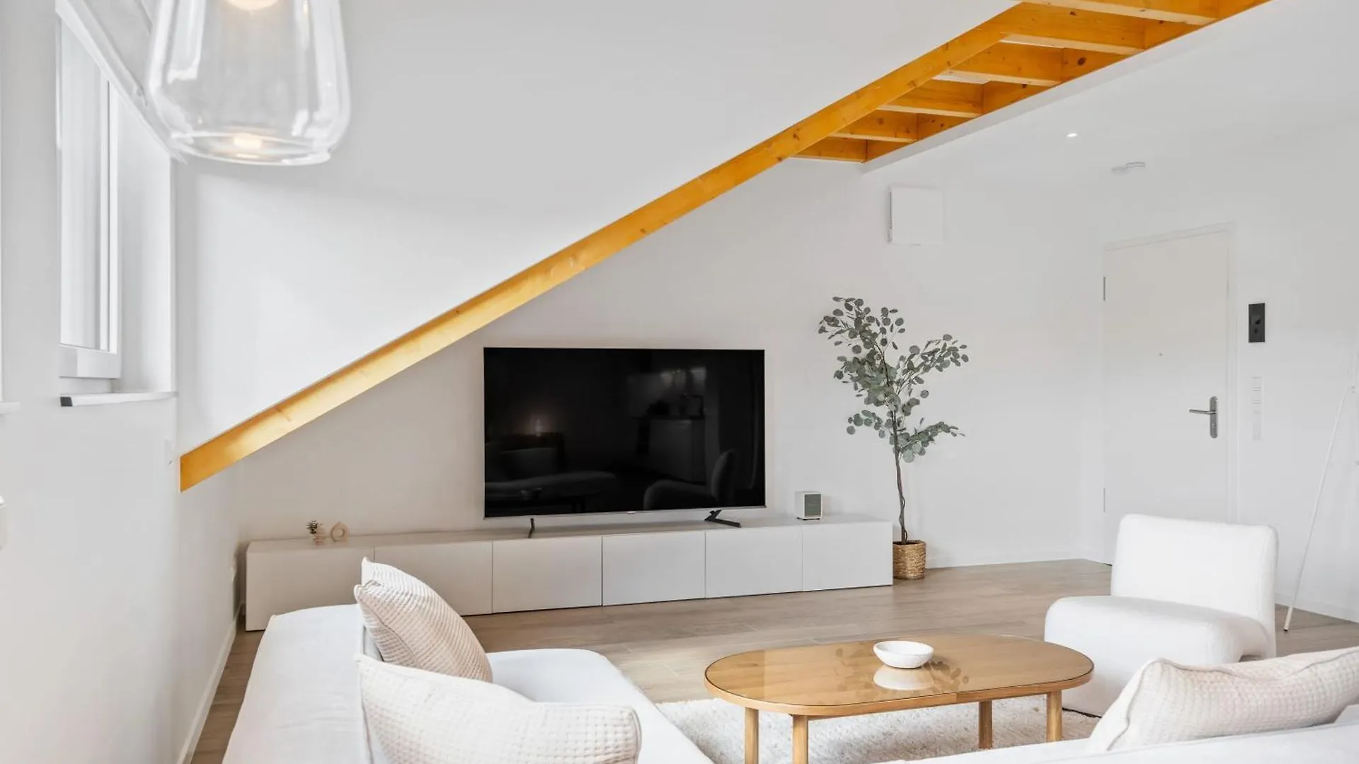 Modern 2Br Apartment In Bivange With Balcony, Wi-Fi, Free Parking Roeser 0*,  Luxemburgo